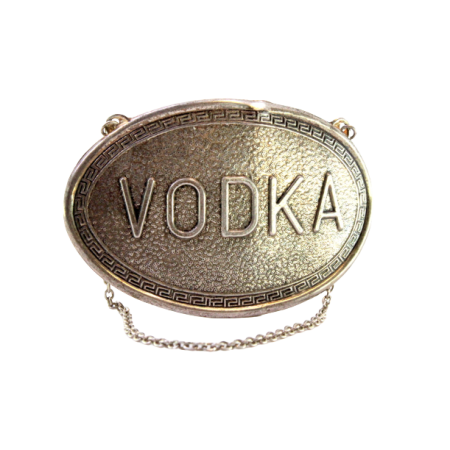 Rótulo para garrafa em prata com gravação e relevo da palavra Vodka com corrente.